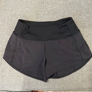 Preowned Lululemon Speed Up Low-Rise Lined Short 2.5" black size 4 tall